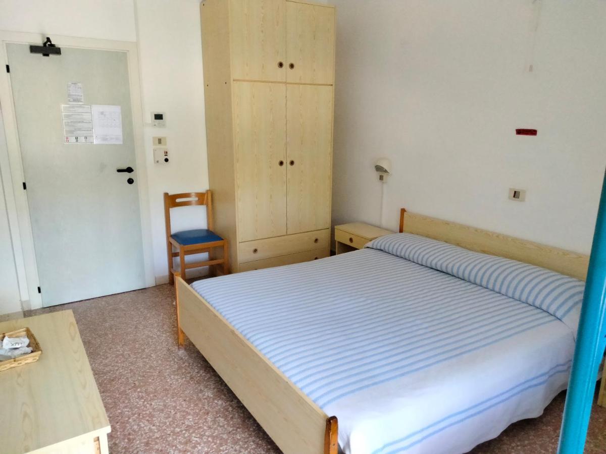Hotel Maddalena Marina di Ravenna Oda fotoğraf
