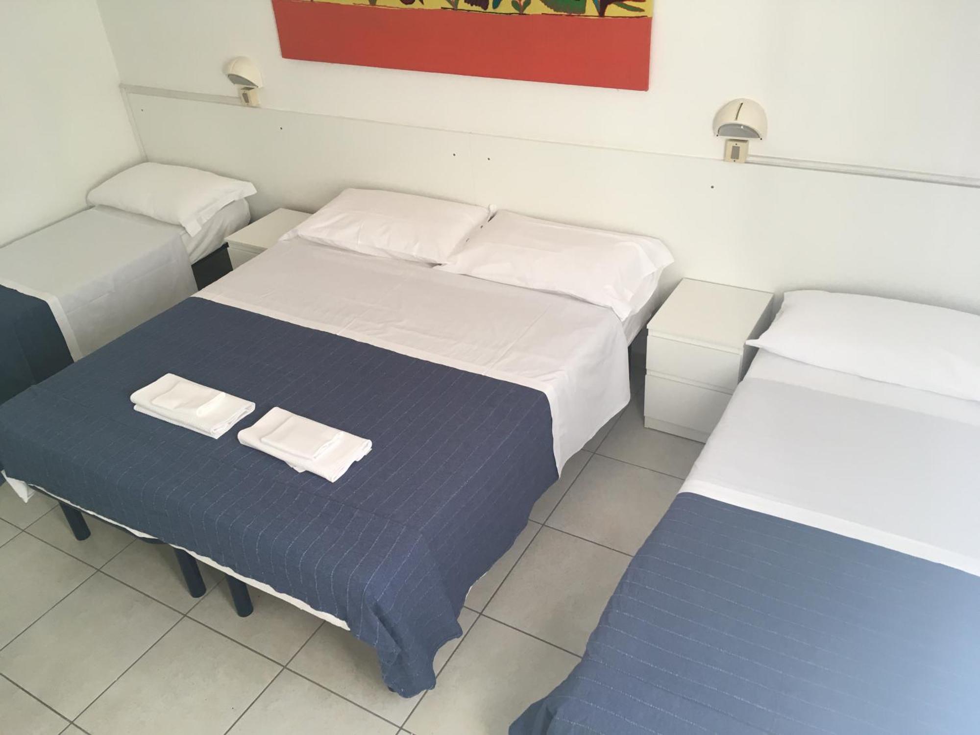 Hotel Maddalena Marina di Ravenna Oda fotoğraf