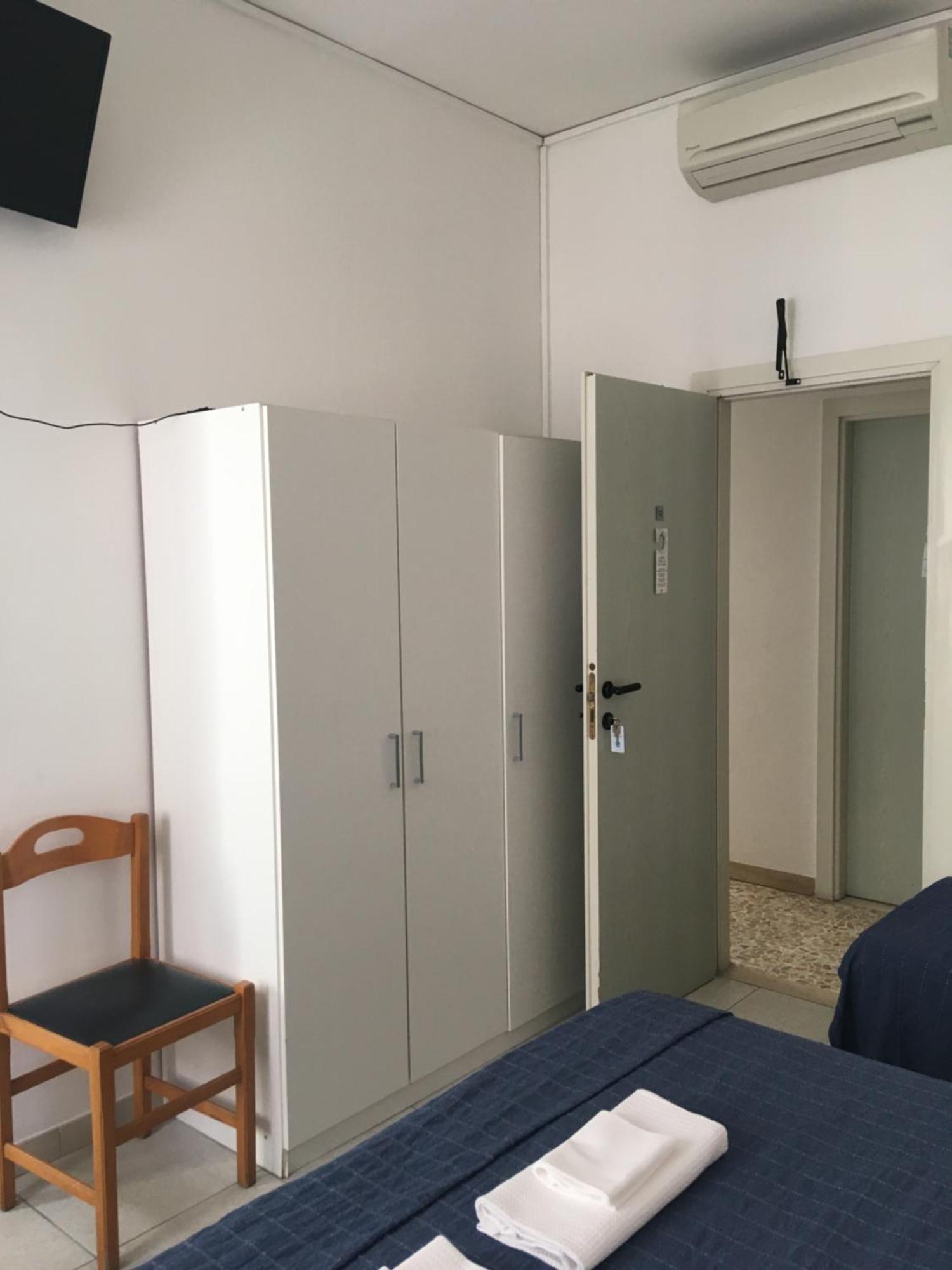 Hotel Maddalena Marina di Ravenna Oda fotoğraf