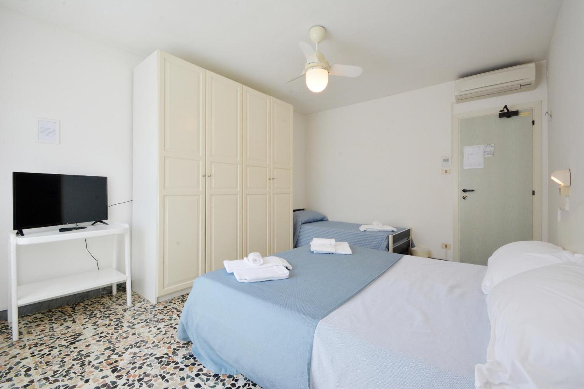 Hotel Maddalena Marina di Ravenna Oda fotoğraf
